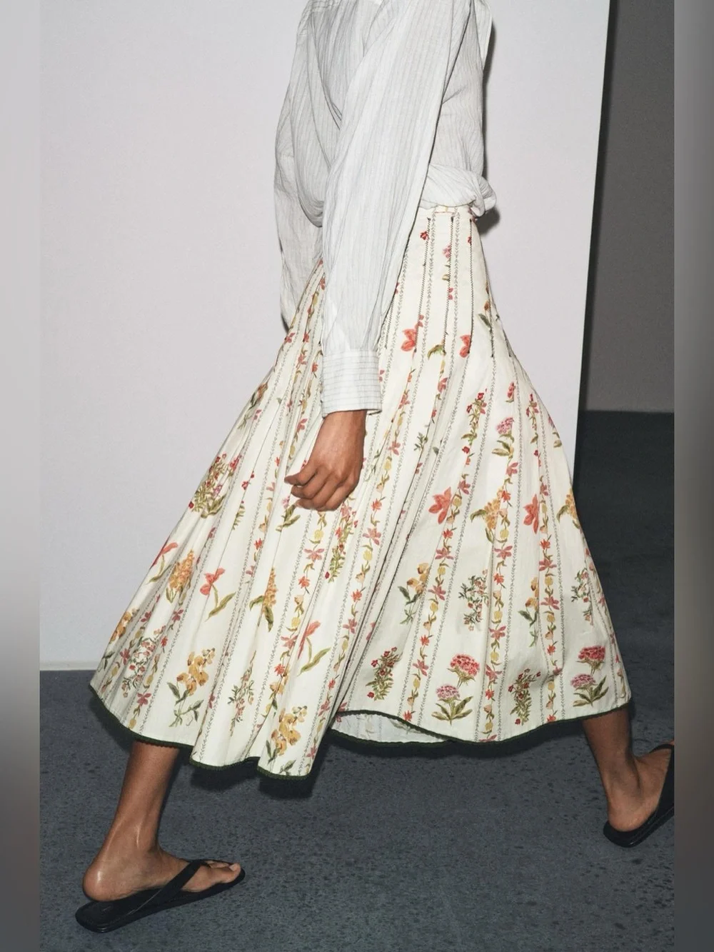 ZARA Floral Pleated A-Line Midi Skirt, ZW Collection. XS NWT